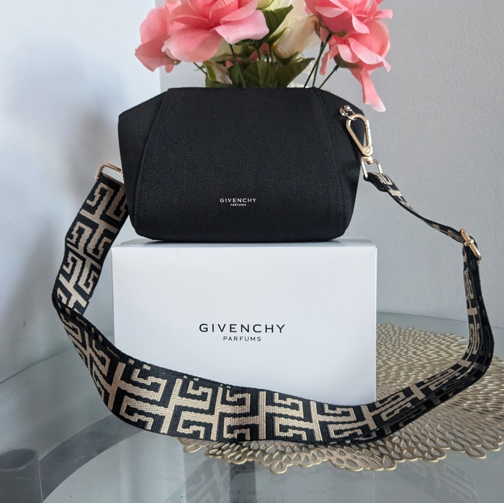 Givenchy - Picture 5 of 9